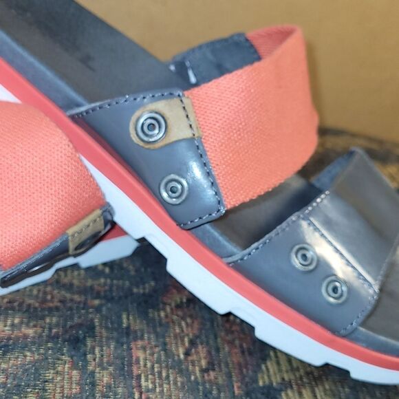 Sorel Grey and Coral Torpedo Slides- Size 9.5 - Picture 6 of 10